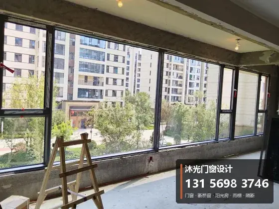 沐光门窗案例：新楼盘封阳台（大面玻璃）