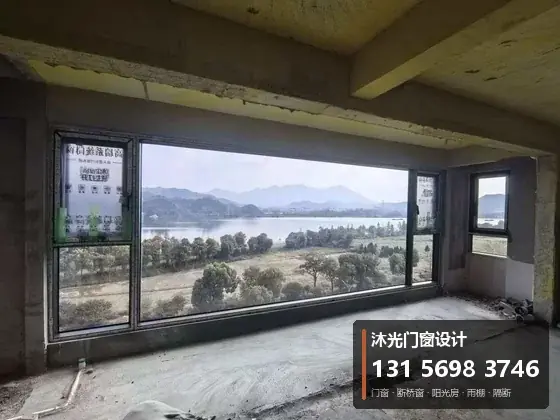沐光门窗案例：山景房落地封窗