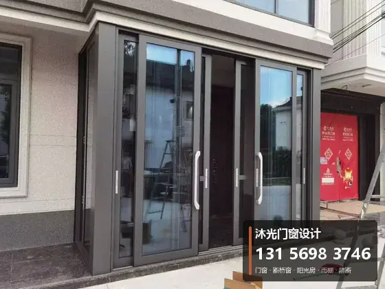 沐光门窗案例：别墅一层折叠门