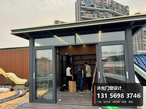沐光门窗案例：独立玻璃门厅（施工中）