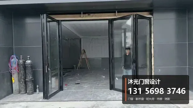 沐光门窗施工视频：办公玻璃隔断
